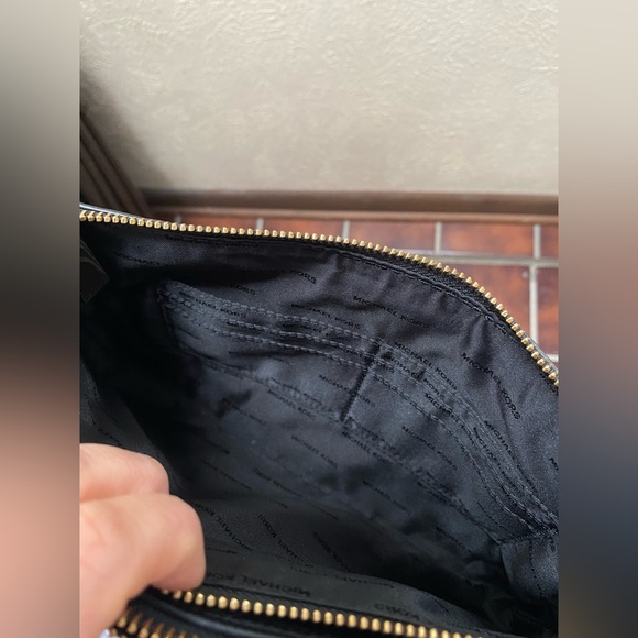 Michael Kors Black Crossbody Bag, MICHAEL Michael Kors
One sizeLeather crossbody - Picture 5 of 7